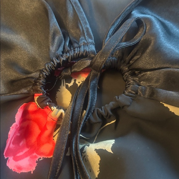 Gilligan & O'Malley Black Night Gown Vintage Roses - Picture 4 of 5